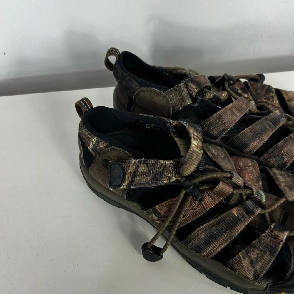 KEEN camo hiking kids sandal